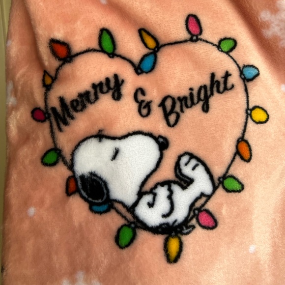 Peanuts Snoopy Woodstock Merry Christmas & Bright Pink Blanket NEW - Picture 4 of 5
